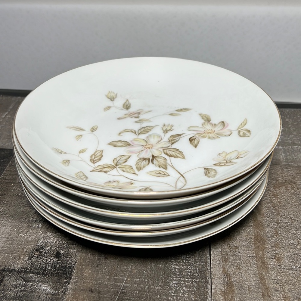 VINTAGE MEITO FINE CHINA 6 Soup or Cereal Bowls MADE JAPAN WITH GOLD TRIM.